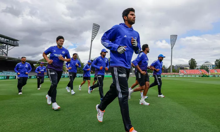 ஆஸி.க்கு எதிரான முதல் டி20: இந்தியாவின் பிளேயிங் லெவனை கணித்த முன்னாள் வீரர் ஆஸி.க்கு எதிரான முதல் டி20: இந்தியாவின் பிளேயிங் லெவனை கணித்த முன்னாள் வீரர்