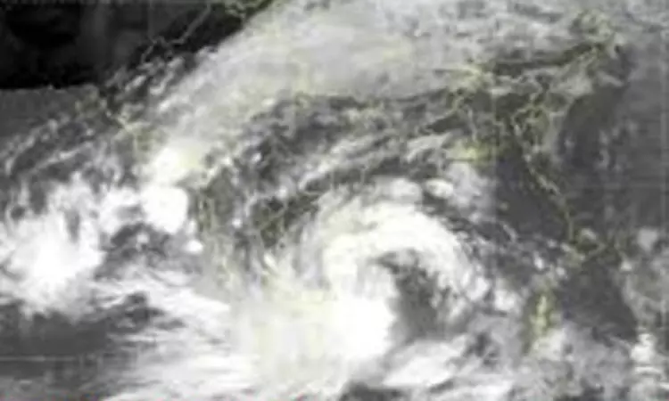 மோந்தா புயல்: சென்னையில் மழை குறையும் மோந்தா புயல்: சென்னையில் மழை குறையும்