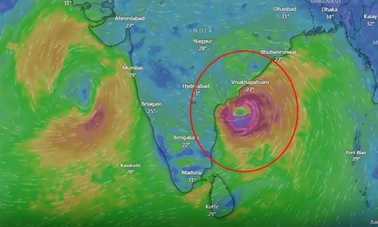 மீண்டும் அதிகரித்த புயலின் வேகம் மீண்டும் அதிகரித்த புயலின் வேகம்