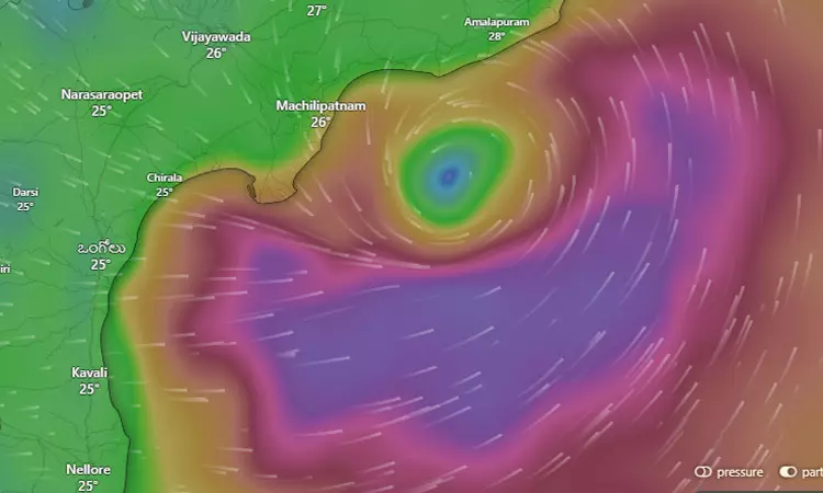 மசூலிப்பட்டிணம் - கலிங்கப்பட்டிணம் இடையே கரையை கடக்க தொடங்கியது மோந்தா புயல் மசூலிப்பட்டிணம் - கலிங்கப்பட்டிணம் இடையே கரையை கடக்க தொடங்கியது மோந்தா புயல்