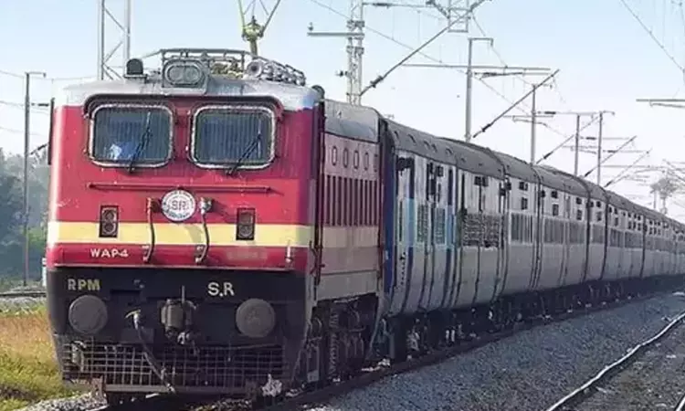 சிலம்பு எக்ஸ்பிரஸ் ரெயிலில் கூடுதல் பெட்டிகள் இணைப்பு சிலம்பு எக்ஸ்பிரஸ் ரெயிலில் கூடுதல் பெட்டிகள் இணைப்பு