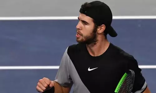 பாரீஸ் மாஸ்டர்ஸ் டென்னிஸ்: கரேன் கச்சனோவ் 2-வது சுற்றுக்கு தகுதி