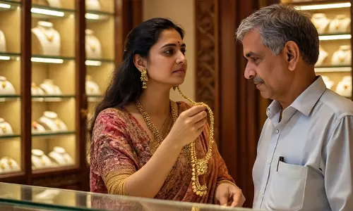 நகை பிரியர்களுக்கு இன்ப அதிர்ச்சி: ஏறிய வேகத்துடன் இறங்கும் தங்கம் விலை