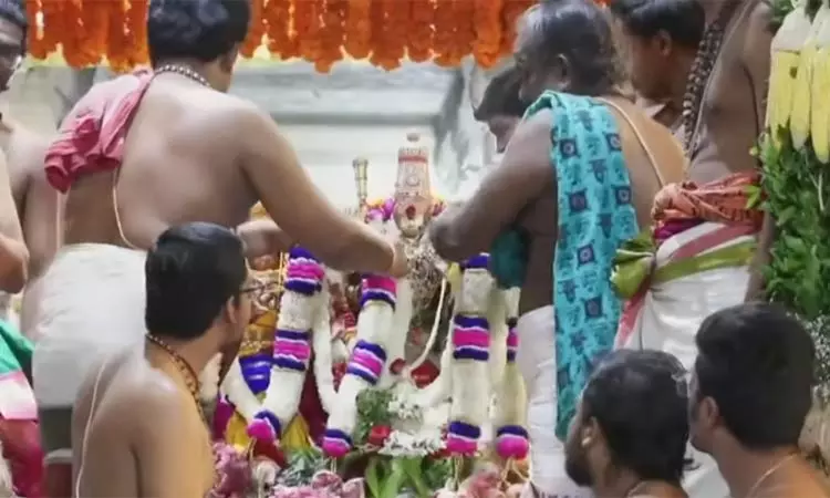 திருச்செந்தூர் கந்த சஷ்டி விழா: சுவாமி குமரவிடங்க பெருமான்- தெய்வானை அம்பாள் திருக்கல்யாணம் திருச்செந்தூர் கந்த சஷ்டி விழா: சுவாமி குமரவிடங்க பெருமான்- தெய்வானை அம்பாள் திருக்கல்யாணம்