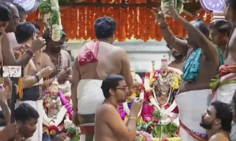 திருச்செந்தூர் கந்த சஷ்டி விழா: சுவாமி குமரவிடங்க பெருமான்- தெய்வானை அம்பாள் திருக்கல்யாணம் திருச்செந்தூர் கந்த சஷ்டி விழா: சுவாமி குமரவிடங்க பெருமான்- தெய்வானை அம்பாள் திருக்கல்யாணம்