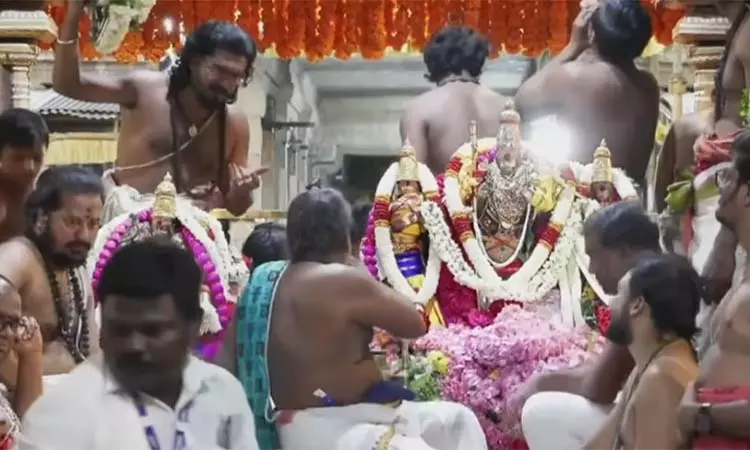 திருச்செந்தூர் கந்த சஷ்டி விழா: சுவாமி குமரவிடங்க பெருமான்- தெய்வானை அம்பாள் திருக்கல்யாணம் திருச்செந்தூர் கந்த சஷ்டி விழா: சுவாமி குமரவிடங்க பெருமான்- தெய்வானை அம்பாள் திருக்கல்யாணம்