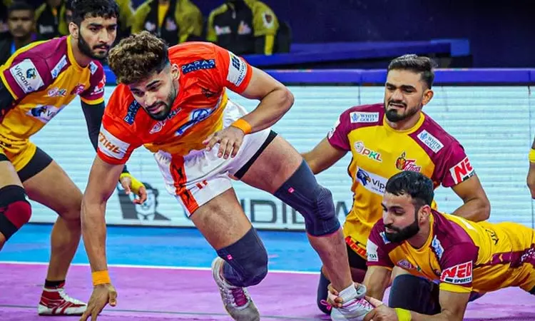 புரோ கபடி லீக்:  தெலுங்கு டைட்டன்ஸை வீழ்த்தி இறுதிப்போட்டிக்கு முன்னேறிய புனேரி பால்டன்