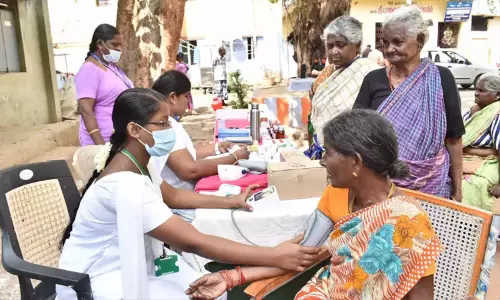 மழைக்கால சிறப்பு மருத்துவ முகாம்கள் மூலம் 36 ஆயிரம் பேர் பயனடைந்துள்ளனர் - சென்னை மாநகராட்சி தகவல் மழைக்கால சிறப்பு மருத்துவ முகாம்கள் மூலம் 36 ஆயிரம் பேர் பயனடைந்துள்ளனர் - சென்னை மாநகராட்சி தகவல்