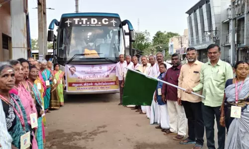 நாகை: ஏழை முதியவர்களுக்கான அறுபடை வீடு ஆன்மீக பயணம்