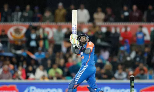 ஆஸ்திரேலியா - இந்தியா இடையிலான டி20 போட்டி - மழையால் பாதிப்பு ஆஸ்திரேலியா - இந்தியா இடையிலான டி20 போட்டி - மழையால் பாதிப்பு