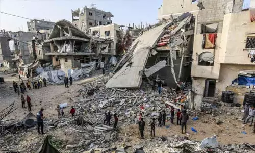 காசாவில் இஸ்ரேல் கடுமையாக தாக்குதல்; 46 குழந்தைகள் உள்பட 104 பாலஸ்தீனியர்கள் பலி