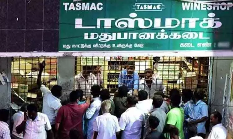 கூடுதல் விலைக்கு மதுபானம் விற்றால் நடவடிக்கை - டாஸ்மாக் நிர்வாகம் எச்சரிக்கை