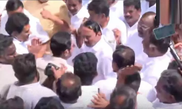 பசும்பொன்னில் ஓ.பன்னீர்செல்வம், செங்கோட்டையன், டிடிவி தினகரன் ஒன்றாக சந்திப்பு பசும்பொன்னில் ஓ.பன்னீர்செல்வம், செங்கோட்டையன், டிடிவி தினகரன் ஒன்றாக சந்திப்பு