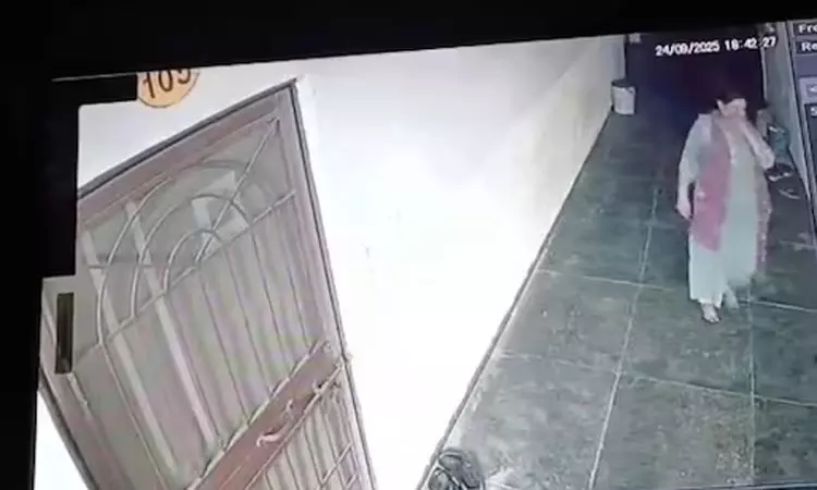 தோழி வீட்டில் ரூ.2 லட்சம், செல்போன் திருடிய பெண் போலீஸ் அதிகாரி தோழி வீட்டில் ரூ.2 லட்சம், செல்போன் திருடிய பெண் போலீஸ் அதிகாரி