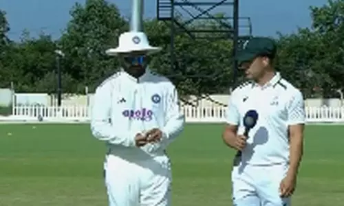 இந்தியா ஏ அணிக்கு எதிரான முதல் டெஸ்ட்: தென் ஆப்பிரிக்கா ஏ 299 ரன்கள் குவிப்பு