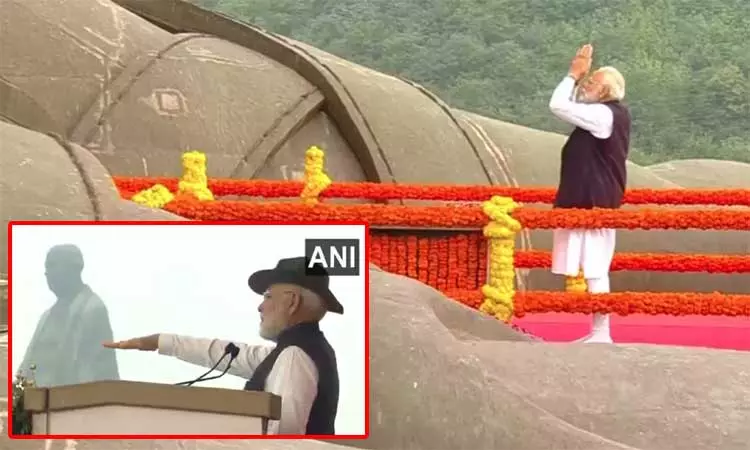 சர்தார் வல்லபாய் படேல் சிலைக்கு பிரதமர் மோடி மரியாதை