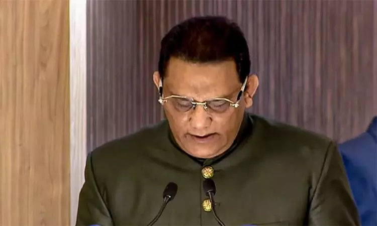 தெலுங்கானா மந்திரியாக பதவியேற்ற இந்திய கிரிக்கெட் அணியின் முன்னாள் கேப்டன் தெலுங்கானா மந்திரியாக பதவியேற்ற இந்திய கிரிக்கெட் அணியின் முன்னாள் கேப்டன்