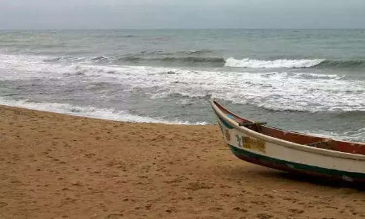 கடலில் கரை ஒதுங்கிய 4 பெண்களின் சடலங்கள் - சென்னையில் பரபரப்பு கடலில் கரை ஒதுங்கிய 4 பெண்களின் சடலங்கள் - சென்னையில் பரபரப்பு