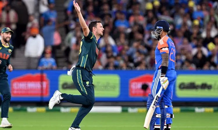 2-வது டி20: இந்தியாவை வீழ்த்தி தொடரில் முன்னிலை பெற்ற ஆஸ்திரேலியா