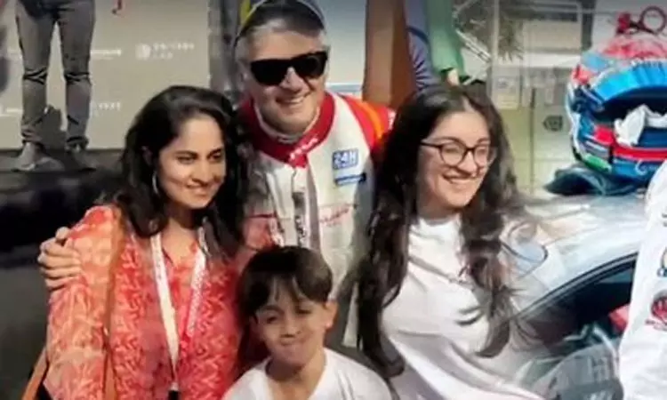 ரசிகர்களின் அன்பு குறித்து மனம் திறந்து பேசிய நடிகரும் ரேஸருமான அஜித்குமார் ரசிகர்களின் அன்பு குறித்து மனம் திறந்து பேசிய நடிகரும் ரேஸருமான அஜித்குமார்