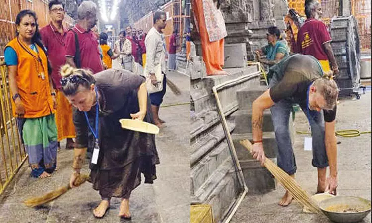 திருவண்ணாமலை அருணாசலேஸ்வரர் கோவிலில் உழவாரப்பணியில் ஈடுபட்ட வெளிநாட்டினர்