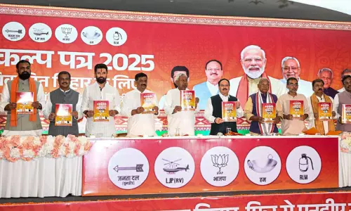 இலவச கல்வி, 1 கோடி இளைஞர்களுக்கு வேலைவாய்ப்பு... பீகாரில் பாஜக கூட்டணியின் தேர்தல் அறிக்கை வெளியீடு