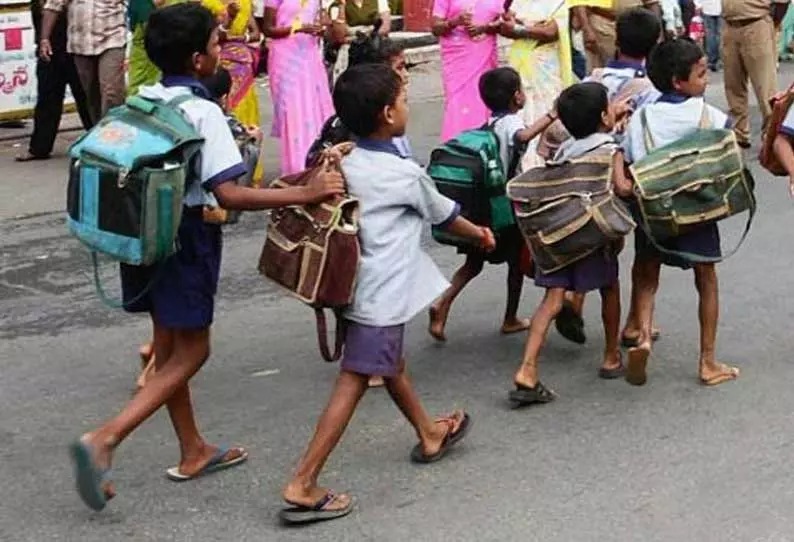 செங்கல்பட்டு மாவட்டத்தில் பள்ளிகளுக்கு இன்று விடுமுறை அறிவிப்பு