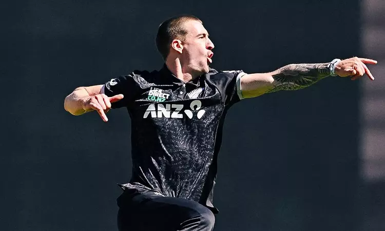 கடைசி ஒருநாள் போட்டி: இங்கிலாந்து அணி 222 ரன்களுக்கு ஆட்டமிழப்பு கடைசி ஒருநாள் போட்டி: இங்கிலாந்து அணி 222 ரன்களுக்கு ஆட்டமிழப்பு