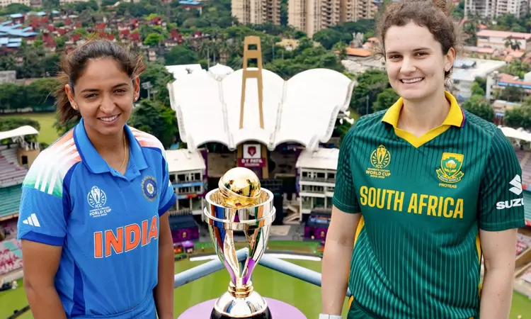 மகளிர் உலகக்கோப்பையுடன் புகைப்படம் எடுத்த இந்தியா - தென் ஆப்பிரிக்கா கேப்டன்கள்.. வைரல்