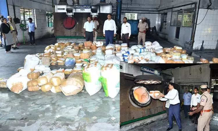 சென்னை: பறிமுதல் செய்யப்பட்ட 1,023 கிலோ போதைப்பொருளை தீயிட்டு அழித்த காவல்துறை சென்னை: பறிமுதல் செய்யப்பட்ட 1,023 கிலோ போதைப்பொருளை தீயிட்டு அழித்த காவல்துறை