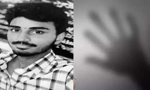 ஆபாச வீடியோவை அனுப்பி உல்லாசத்திற்கு அழைத்த 2 பேராசிரியைகள்.. கல்லூரி மாணவர் எடுத்த விபரீத முடிவு ஆபாச வீடியோவை அனுப்பி உல்லாசத்திற்கு அழைத்த 2 பேராசிரியைகள்.. கல்லூரி மாணவர் எடுத்த விபரீத முடிவு