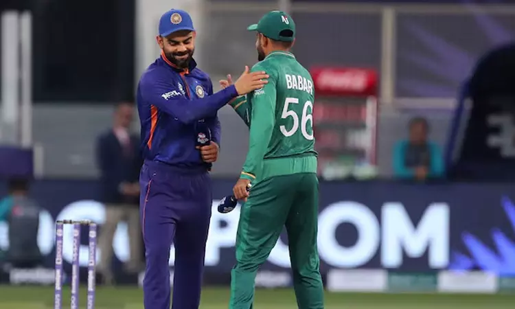 சர்வதேச டி20 கிரிக்கெட்: விராட் கோலியின் சாதனையை தகர்த்து உலக சாதனை படைத்த பாபர் அசாம் சர்வதேச டி20 கிரிக்கெட்: விராட் கோலியின் சாதனையை தகர்த்து உலக சாதனை படைத்த பாபர் அசாம்