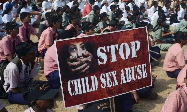 மதவழிபாட்டு தலத்தில் சிறுமி கூட்டு பாலியல் வன்கொடுமை - அதிர்ச்சி சம்பவம் மதவழிபாட்டு தலத்தில் சிறுமி கூட்டு பாலியல் வன்கொடுமை - அதிர்ச்சி சம்பவம்