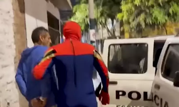 பெரு நாட்டில் ‘ஸ்பைடர்மேன்’ வேடத்தில் சென்று போதைப்பொருள் கடத்தல் கும்பலை பிடித்த போலீஸ் அதிகாரி