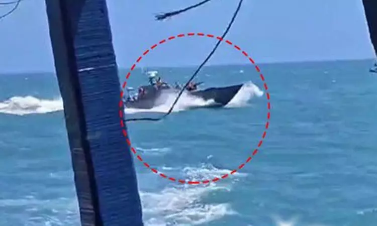 ராமேசுவரம் மீனவர்கள் துப்பாக்கி முனையில் விரட்டியடிப்பு; இலங்கை கடற்படை அட்டூழியம்