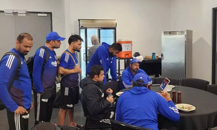 மகளிர் உலகக்கோப்பை கிரிக்கெட் இறுதிப்போட்டியை கண்டுகளிக்கும் இந்திய ஆடவர் அணி வீரர்கள் மகளிர் உலகக்கோப்பை கிரிக்கெட் இறுதிப்போட்டியை கண்டுகளிக்கும் இந்திய ஆடவர் அணி வீரர்கள்