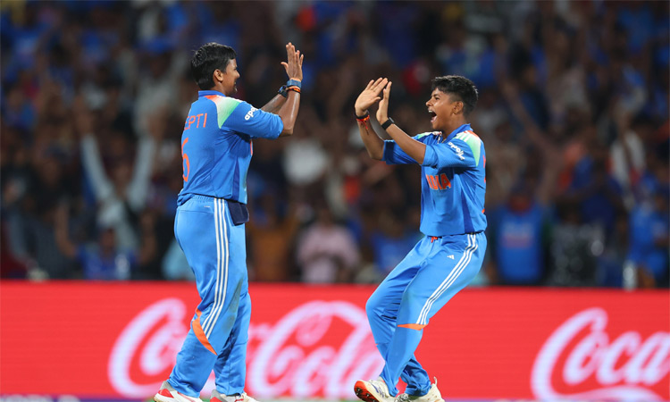 மகளிர் உலக கோப்பை;  முதல் முறையாக  சாம்பியன் பட்டம் வென்று இந்தியா அசத்தல்