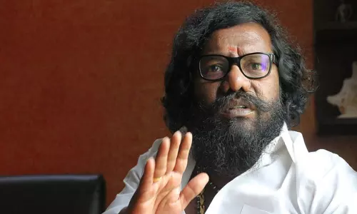 விஜய்க்கு மக்கள் மீது அக்கறை இல்லை - கருணாஸ்