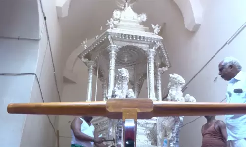 திருநெல்வேலி நெல்லையப்பர் கோவில் வெள்ளித்தேர் வெள்ளோட்டம் ரத்து - பக்தர்கள் ஏமாற்றம்