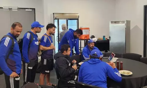 மகளிர் உலகக்கோப்பை கிரிக்கெட் இறுதிப்போட்டியை கண்டுகளிக்கும் இந்திய ஆடவர் அணி வீரர்கள்