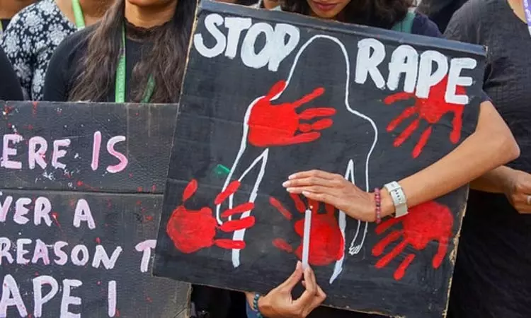 கோவையில் கல்லூரி மாணவி கூட்டு பாலியல் வன்கொடுமை - அதிர்ச்சி சம்பவம் கோவையில் கல்லூரி மாணவி கூட்டு பாலியல் வன்கொடுமை - அதிர்ச்சி சம்பவம்