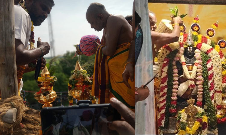 ராமநாதபுரம்: காக்கூர் கிராமத்தில் ராஜகோபால சுவாமி கோவில் கும்பாபிஷேக விழா