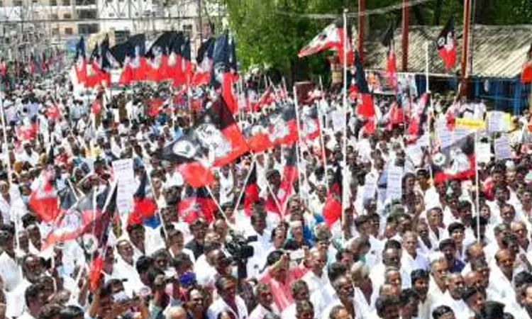 கல்லூரி மாணவி வன்கொடுமை செய்யப்பட்டதை கண்டித்து அதிமுக ஆர்ப்பாட்டம் அறிவிப்பு கல்லூரி மாணவி வன்கொடுமை செய்யப்பட்டதை கண்டித்து அதிமுக ஆர்ப்பாட்டம் அறிவிப்பு