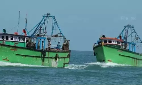 35 இந்திய மீனவர்கள் கைது; இலங்கை கடற்படை நடவடிக்கை