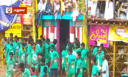 ஜல்லிக்கட்டு வர்ணனை; சுற்றுக்கு ஒருவரை நியமிக்க வேண்டும் - மாவட்ட கலெக்டரிடம் கோரிக்கை மனு