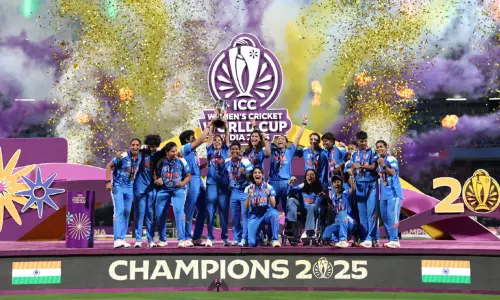 தொடர் நாயகி விருதை பெற்றோருக்கு சமர்ப்பித்த இந்திய வீராங்கனை