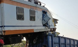 சத்தீஸ்கரில் சரக்கு ரெயில் மீது பயணிகள் ரெயில் மோதி விபத்து; 10 பேர் பலி சத்தீஸ்கரில் சரக்கு ரெயில் மீது பயணிகள் ரெயில் மோதி விபத்து; 10 பேர் பலி