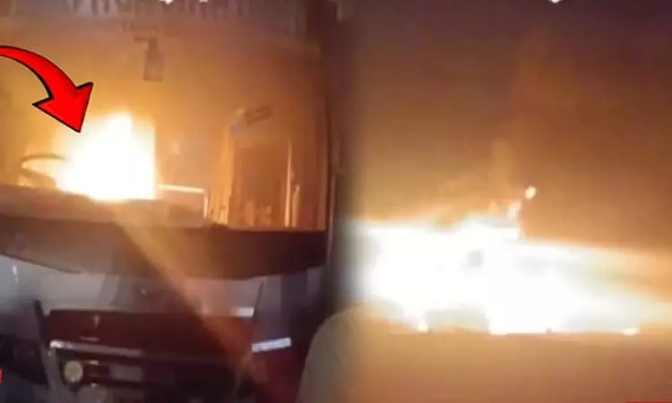 திருப்பூர்: நடு ரோட்டில் தீப்பற்றி எரிந்த ஆம்னி பஸ் - பரபரப்பு சம்பவம்