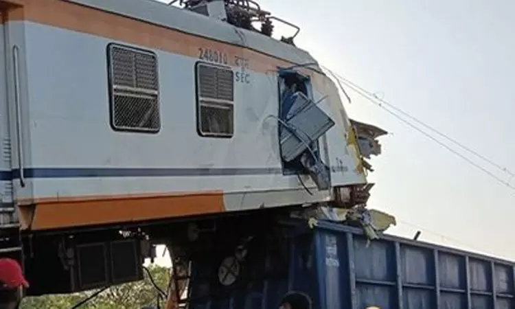 சத்தீஸ்கரில் சரக்கு ரெயில் மீது பயணிகள் ரெயில் மோதி விபத்து; 10 பேர் பலி சத்தீஸ்கரில் சரக்கு ரெயில் மீது பயணிகள் ரெயில் மோதி விபத்து; 10 பேர் பலி
