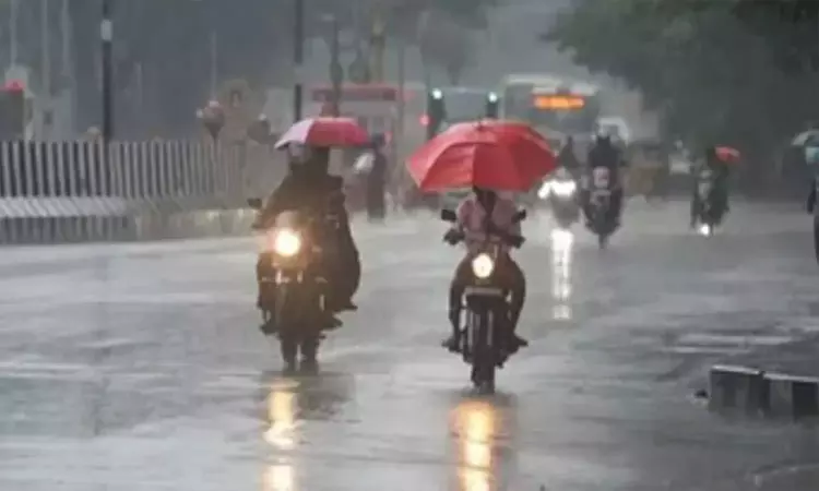 சென்னையின் பல்வேறு இடங்களில் மிதமான மழை சென்னையின் பல்வேறு இடங்களில் மிதமான மழை